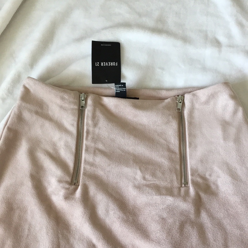 Short skirt - Picture 4 of 4
